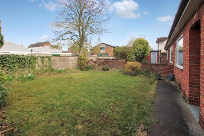 FRONT GARDEN