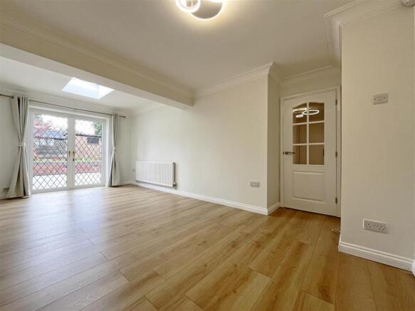 Lounge/Dining Room