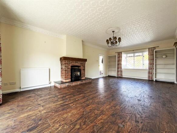 Lounge/Dining Room
