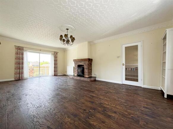 Lounge/Dining Room