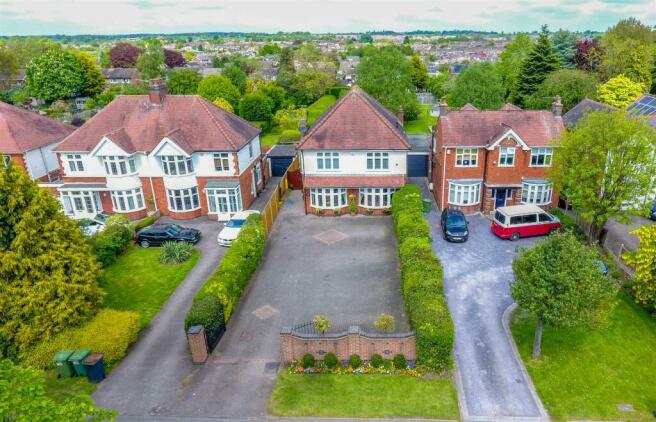 4 bedroom detached house for sale in Hinckley Road, Nuneaton, CV11