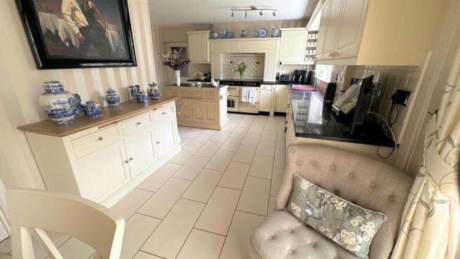 kitchen 5.jpg