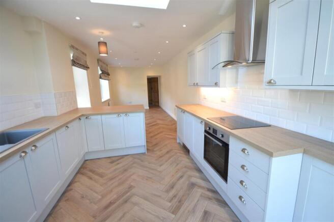 Kitchen 2.JPG