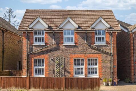 De La Warr Road, East Grinstead, RH19