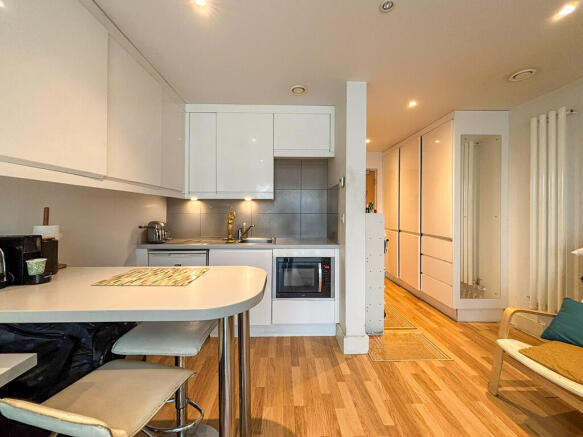 Kitchen/Living Ar...