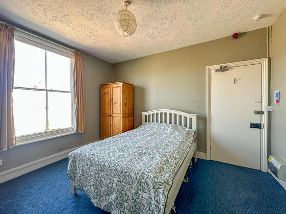 Bedroom 5 (3)