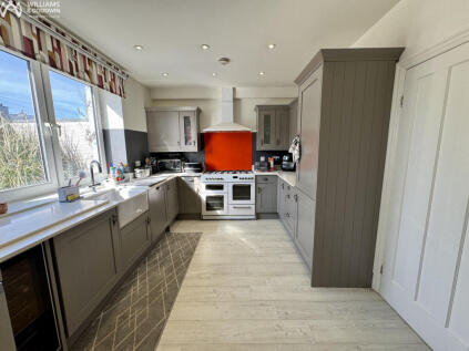 Gwelfor Avenue, Holyhead, LL65