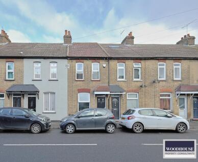 Cadmore Lane, Cheshunt, EN8