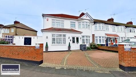 Lodge Crescent, Waltham Cross, EN8