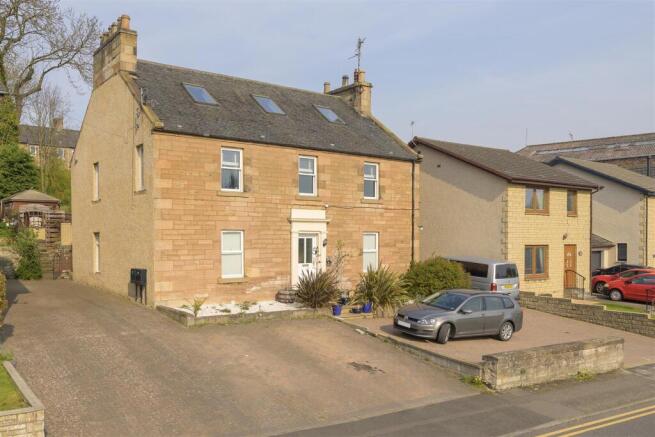4 Preston Crescent 001.jpg