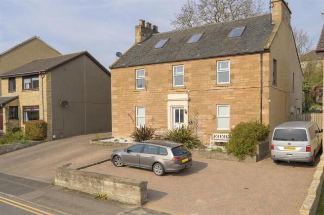 4 Preston Crescent 003.jpg