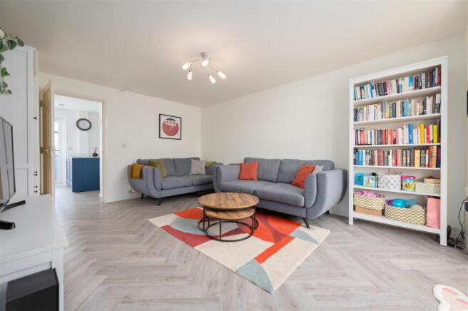 6 Kenneth Place 005.JPG