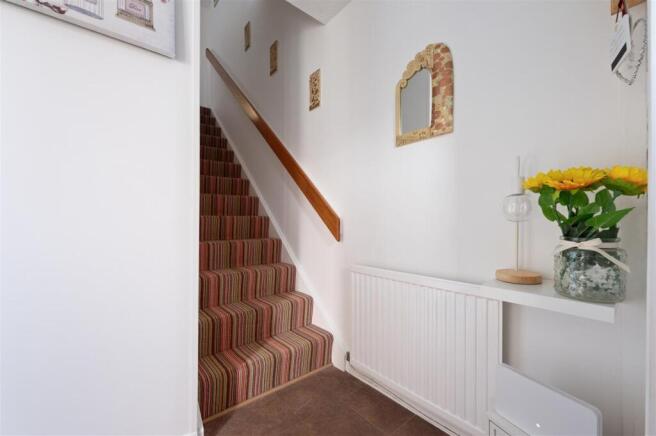 7 Fairley Court 004.JPG