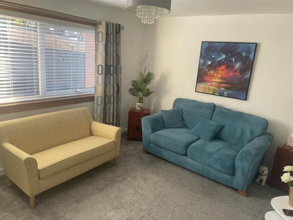 livingroom 1.jpeg