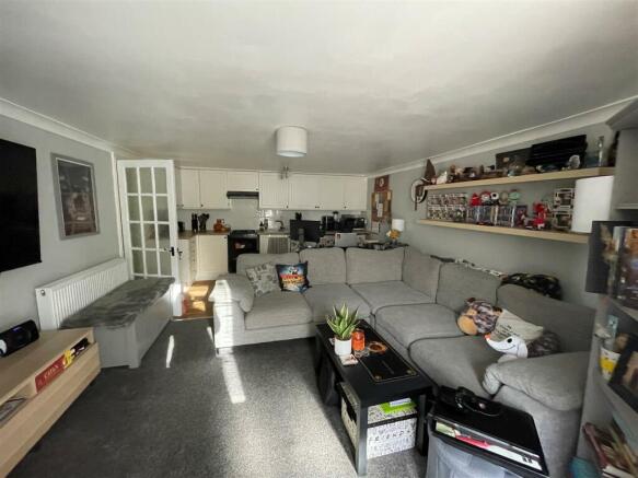Lounge/Kitchen
