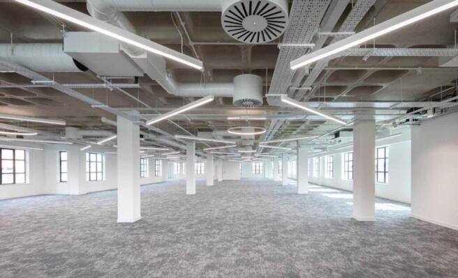 46 Clarendon Road busy ceiling .png
