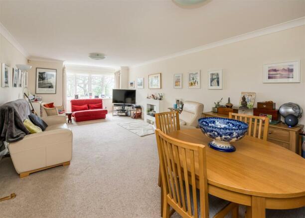 4 Albrighton House-living2.jpg