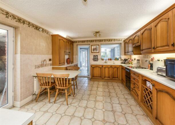 3 Greenhill Court-kitchen.jpg