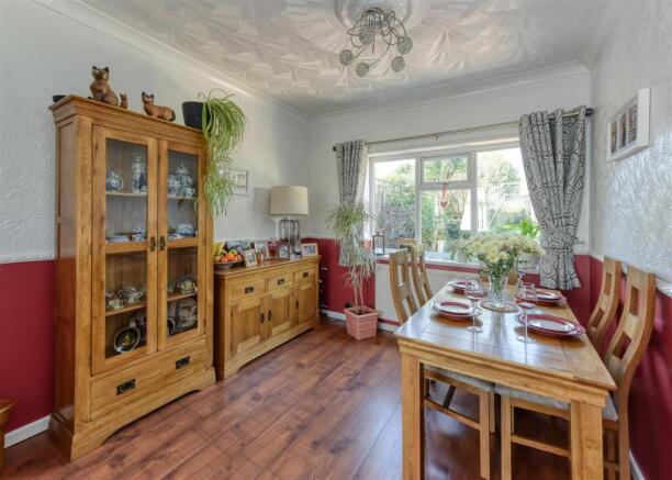 152 Fairview Road-dining1 APR25.jpg