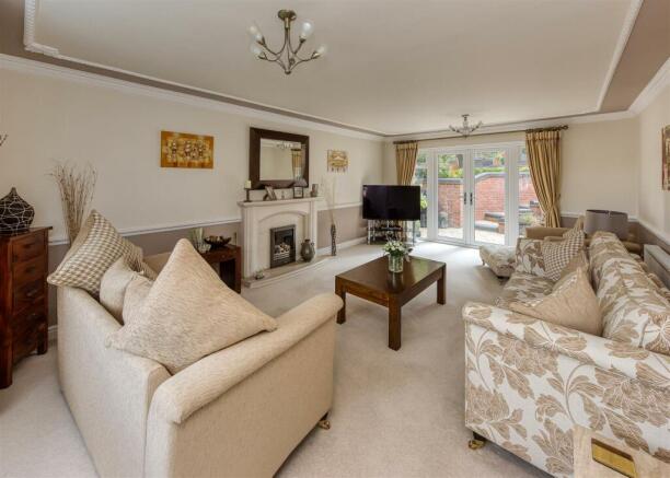 3 High Meadows-living1.jpg
