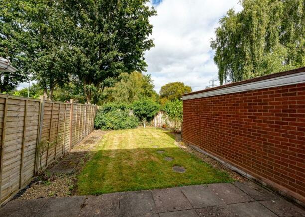 3 Longford Close-garden.jpg