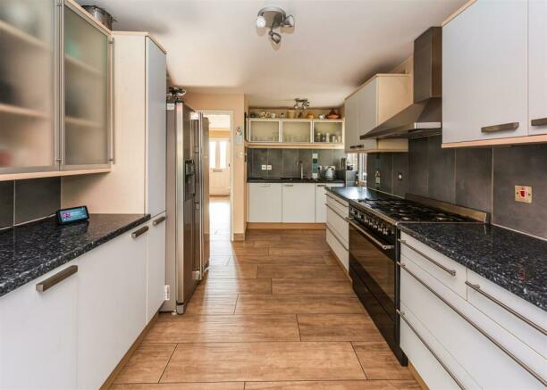 12 Dudmaston Way-kitchen2.jpg