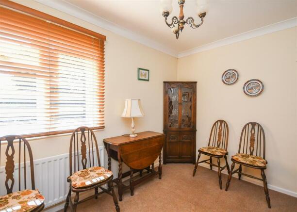 24 Manor Gardens - Bedroom 2.jpg