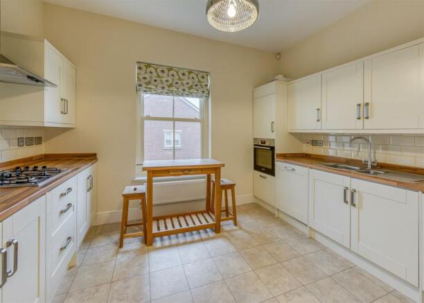 3 The Limes-kitchen.jpg