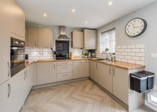 5 Marl Way-kitchen2 AUG24.jpg