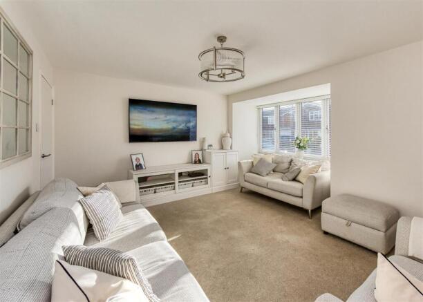 14 Waterdale-Living Room (2).jpg