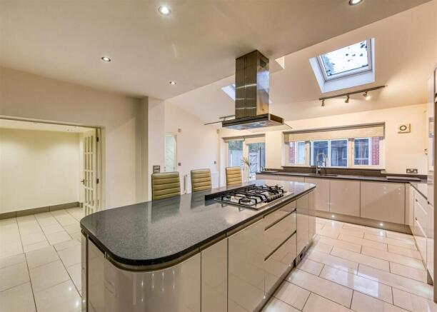 1 Manor Road-Kitchen (3).jpg