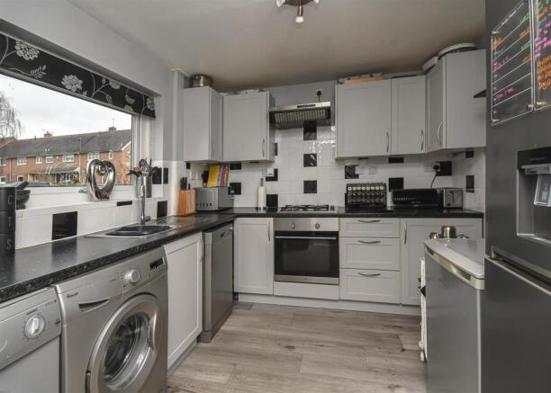 17 Dingle Road-Kitchen.jpg