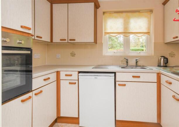 Flat 8, Pendene Court - Kitchen.jpg