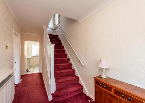20 Brenton Road-hall2.jpg