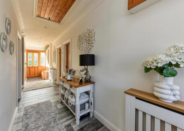 6 Bridgnorth Road-Hall.jpg
