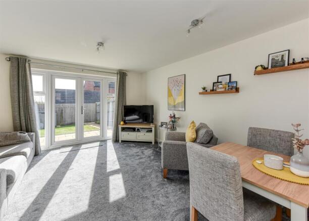 4 Marl Way-living1.jpg