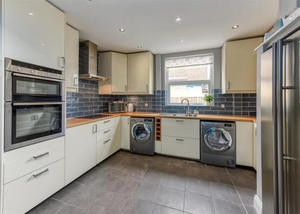 36 Pennhouse Avenue-Kitchen (2).jpg