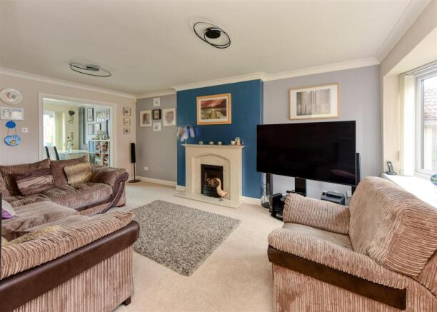 35 Penleigh Gardens-lounge1 RevA.jpg