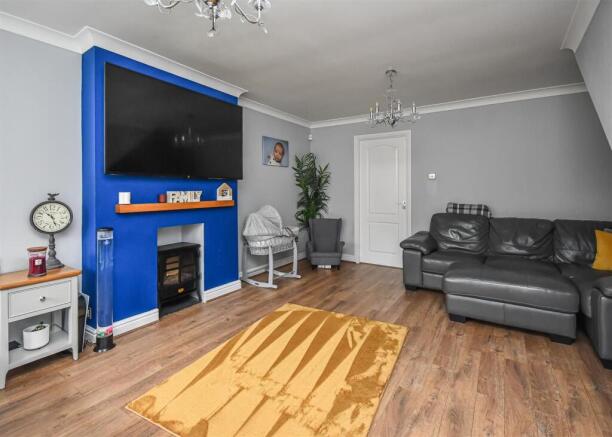 11 Penleigh Gardens-Living Room.jpg