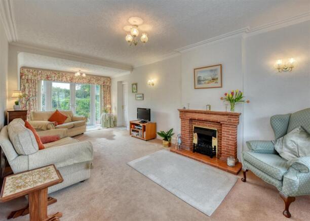 4 Springhill Park-Living Room (2).jpg