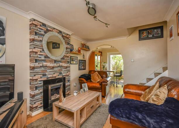 25 Foley Grove-Living Room (2).jpg