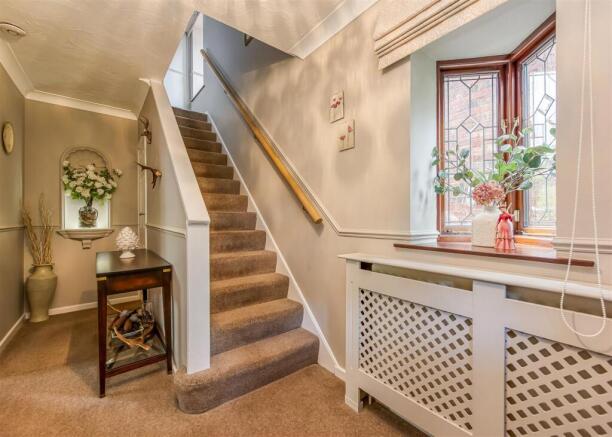 32 Billy Buns Lane-Hall (2).jpg