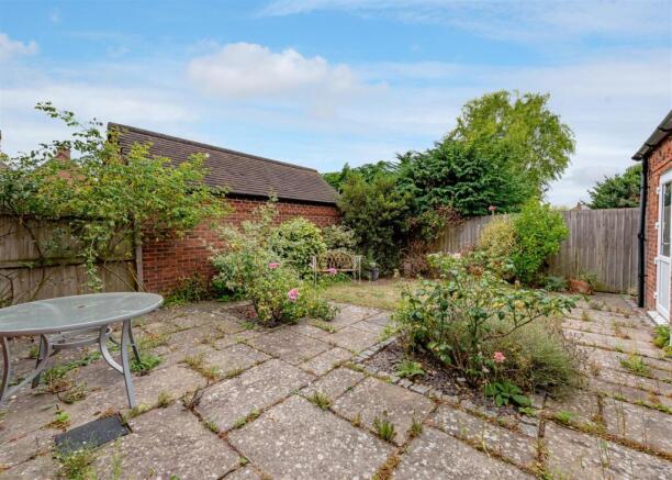 6 Stanham Close-External (2).jpg