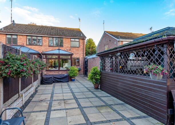 13 Eversley Grove-15.jpg