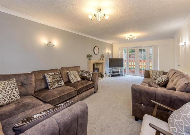 6 Redmoor Gardens-Living Room B.jpg