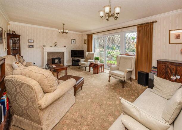 2 Woodthorne Close-lounge.jpg
