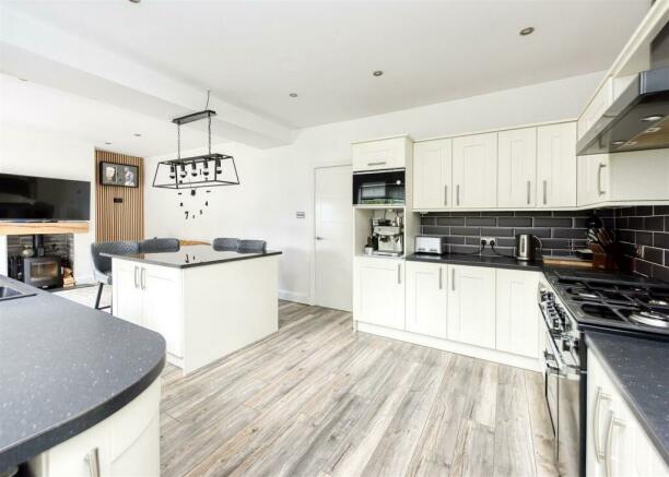 112 Wergs Road-kitchen5.jpg