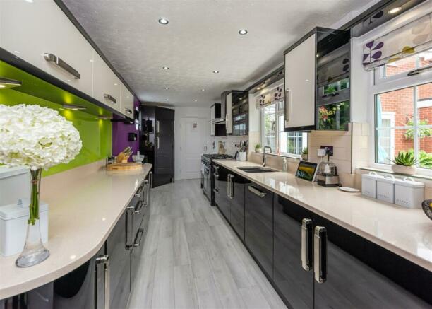 2 Brompton Lawns-kitchen2.jpg