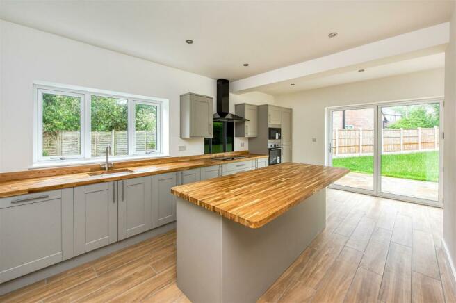 41 Mancroft Road-kitchen1.jpg