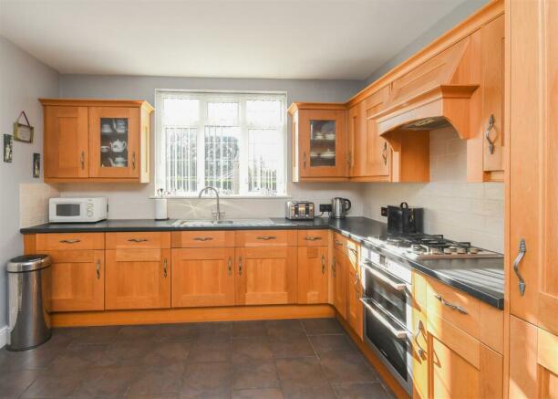 450 Lichfield Road - Kitchen.jpg